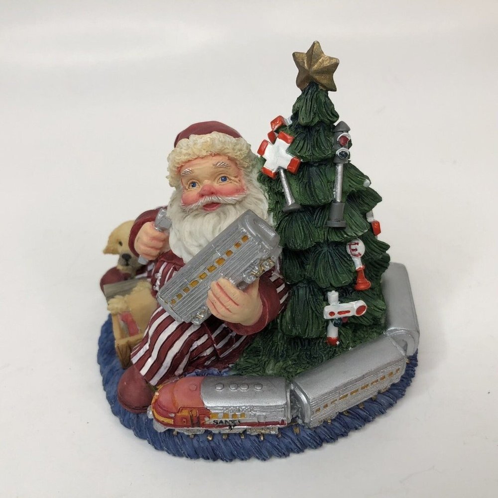 Enesco America's Favorites Santa with Lionel Toy Train Figurine Resin #548154